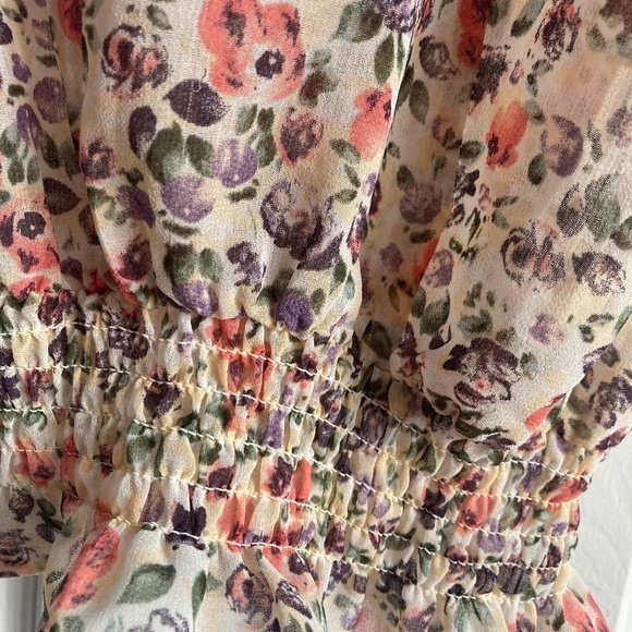 Floral cute top size S/XS - Picture 6 of 9